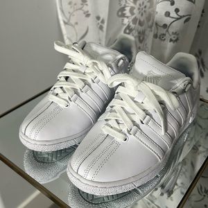NWOT K-Swiss white sneaker 7